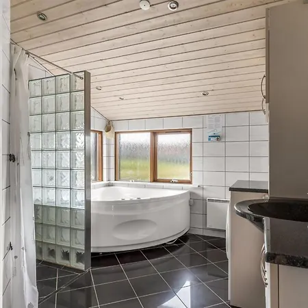 Dom wakacyjny Thrine - 150m From The Sea By Interhome